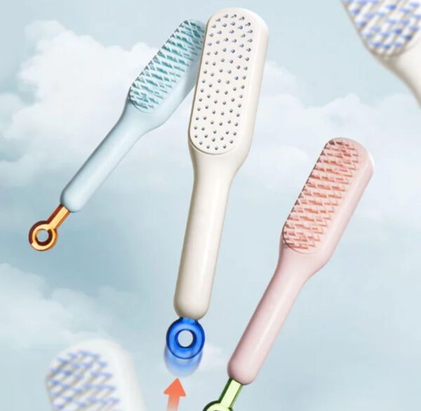 Self cleaning hair comb ()